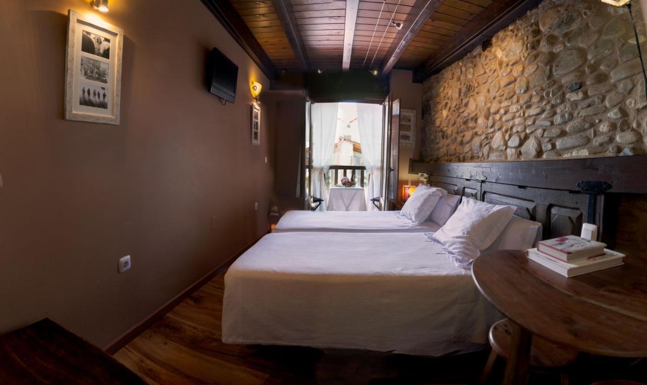 Micro-Hostal La Puerta Del Perdon Villafranca Del Bierzo Exterior foto