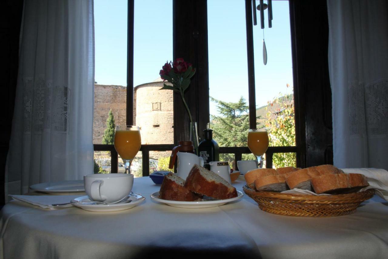 Micro-Hostal La Puerta Del Perdon Villafranca Del Bierzo Exterior foto