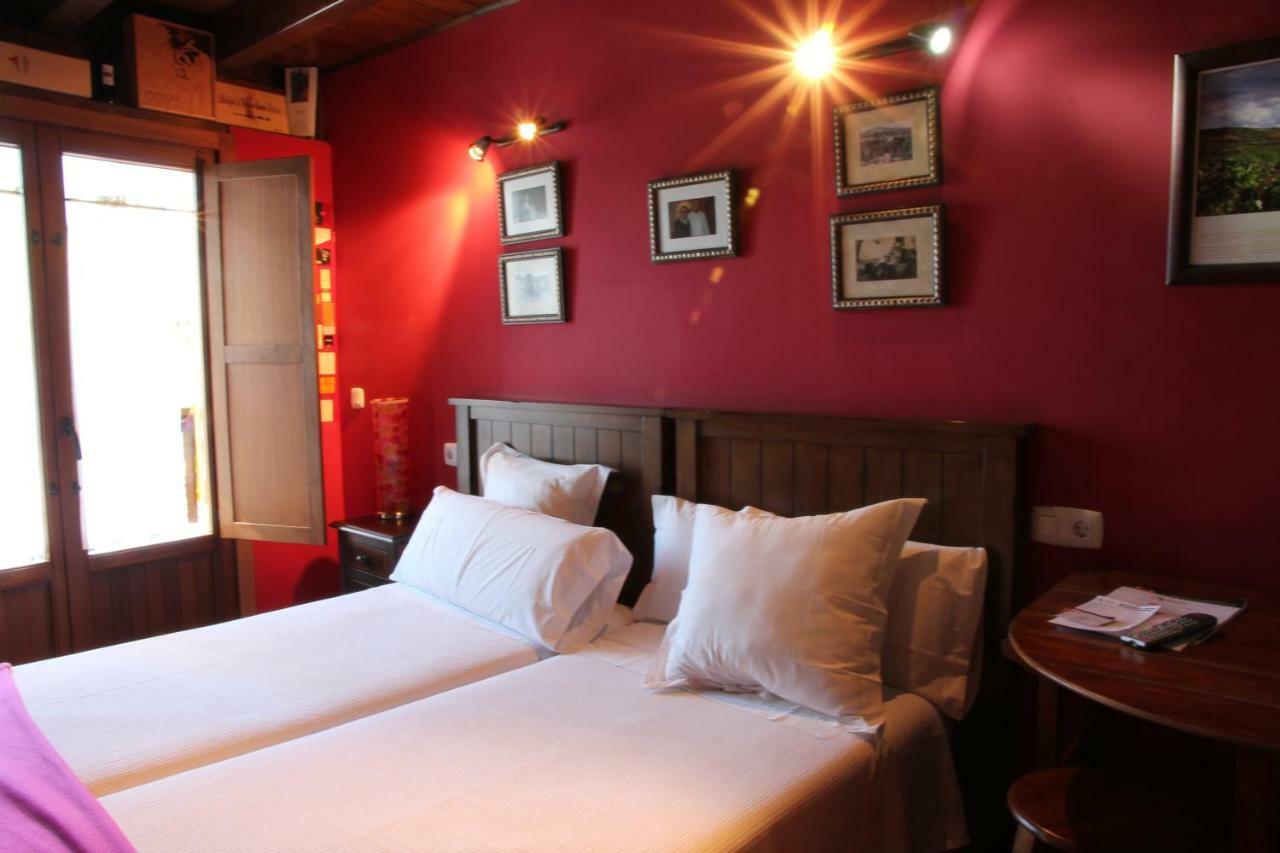 Micro-Hostal La Puerta Del Perdon Villafranca Del Bierzo Exterior foto