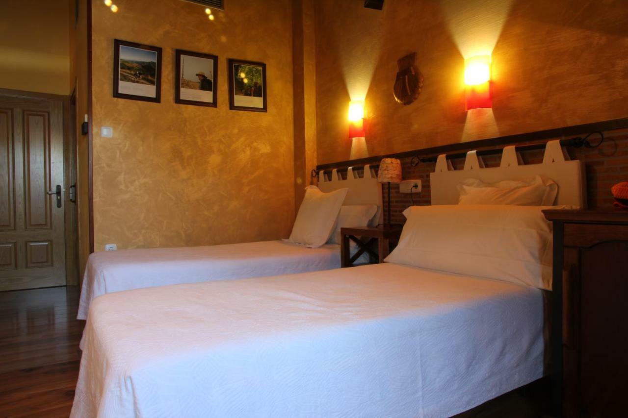 Micro-Hostal La Puerta Del Perdon Villafranca Del Bierzo Exterior foto