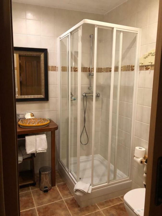 Micro-Hostal La Puerta Del Perdon Villafranca Del Bierzo Exterior foto